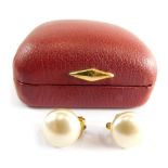 A pair of 9ct gold cultured pearl stud earrings, each with clip back, 1cm diameter, 5.2g all in. (b