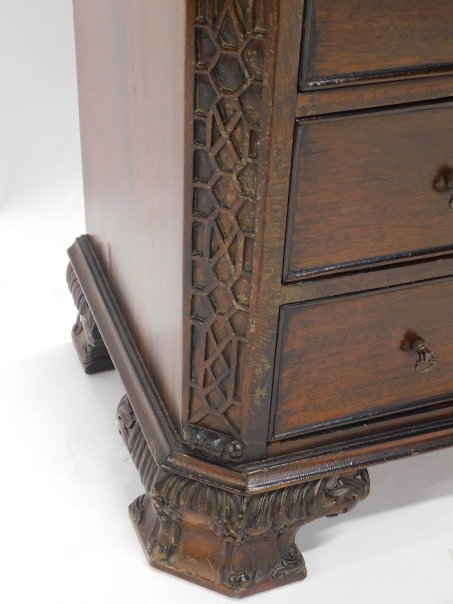 A 20thC mahogany chest on chest, of small proportion, with two short and seven long cock beaded draw - Image 2 of 3