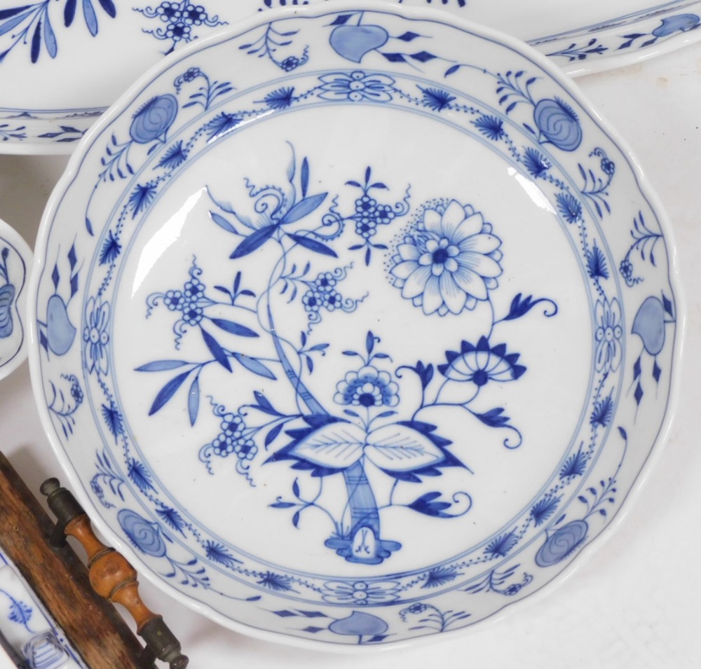 An early 20thC Meissen Onion pattern blue and white porcelain dinner and dessert service, comprisin - Image 3 of 4
