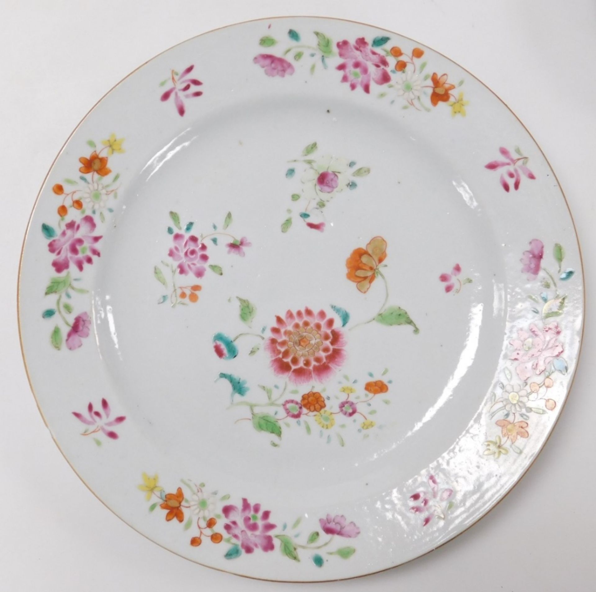 A late 18thC Chinese porcelain famille rose plate, decorated centrally and to the border with variou - Image 2 of 5