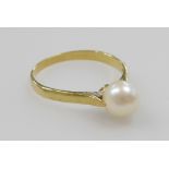 A cultured pearl set ring, in yellow metal, stamped 750, size O/P, 2.1g.