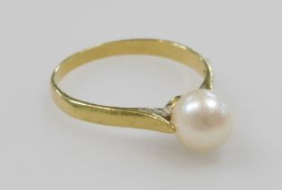 A cultured pearl set ring, in yellow metal, stamped 750, size O/P, 2.1g.