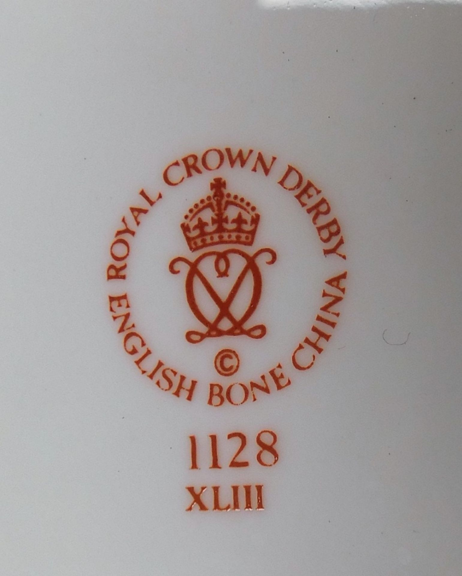 A Royal Crown Derby porcelain Imari pattern plate, 1128, 22cm diameter. - Image 2 of 2