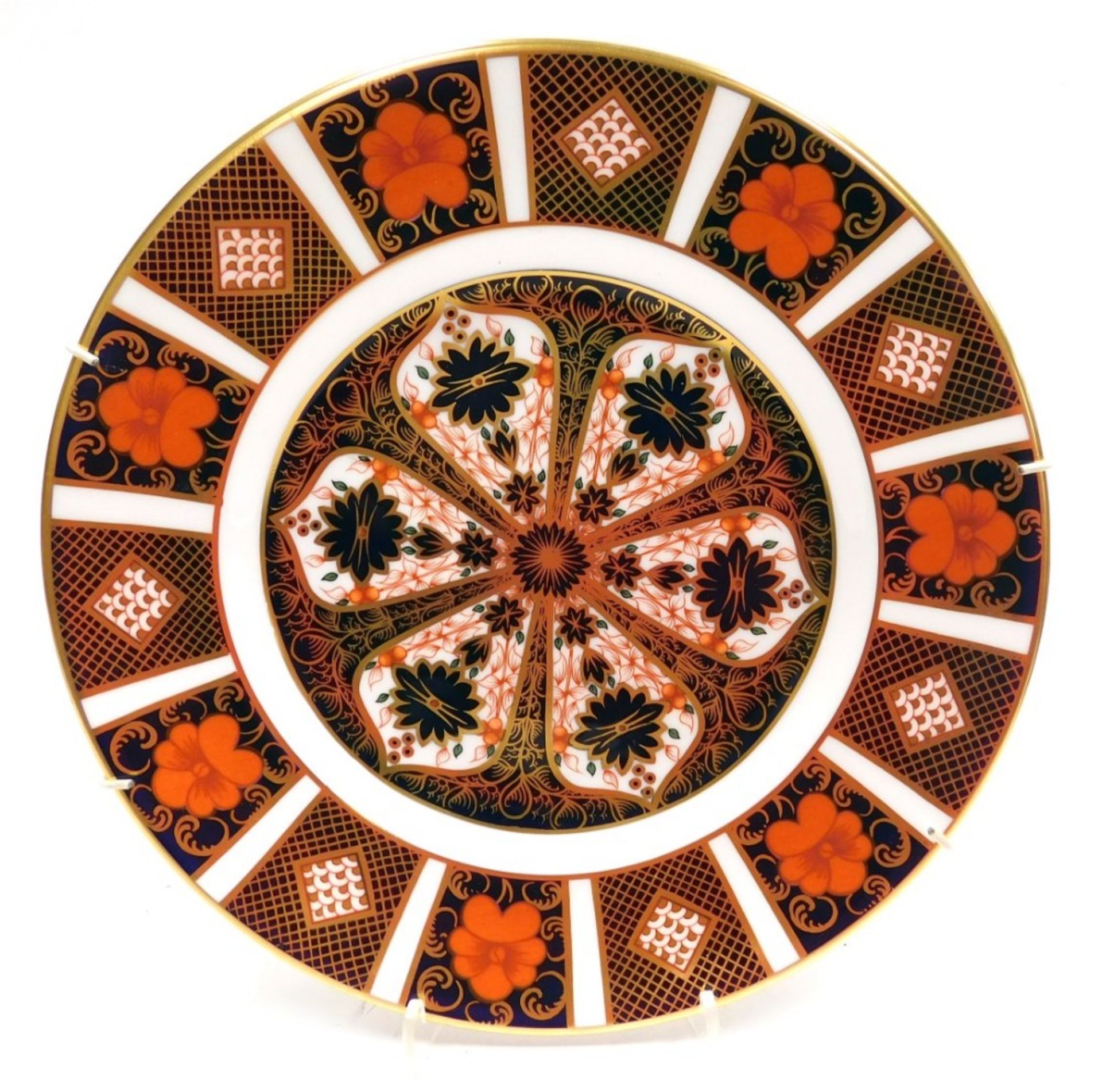 A Royal Crown Derby porcelain Imari pattern plate, 1128, 22cm diameter.