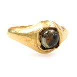 A cabochon set ring, in yellow metal, unmarked, size P, 2.2g.
