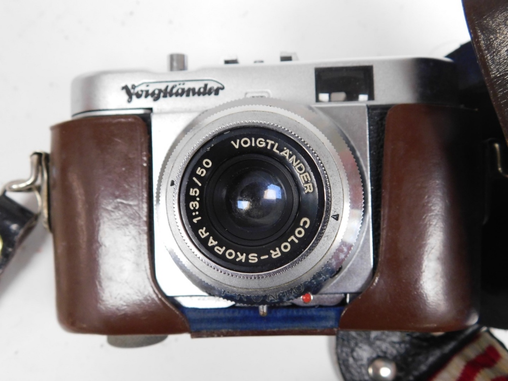 A Voigtlander Vito B camera, with a Skopar 1:3 5/50 lens, Miranda Titan 202 tripod, compact video li - Image 4 of 7