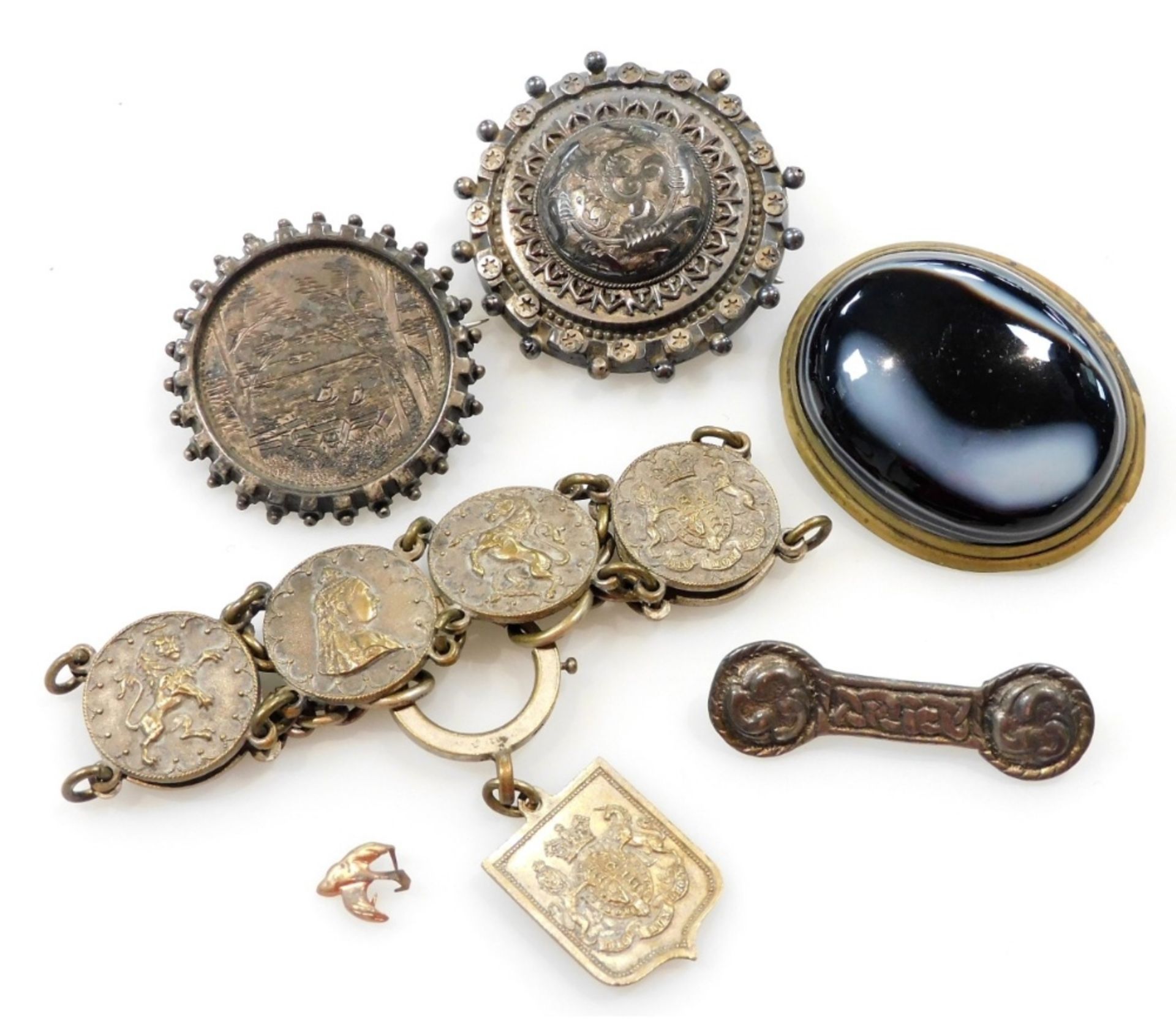 Victorian silver and costume jewellery, including a hair locket brooch, oval cabochon agate set broo