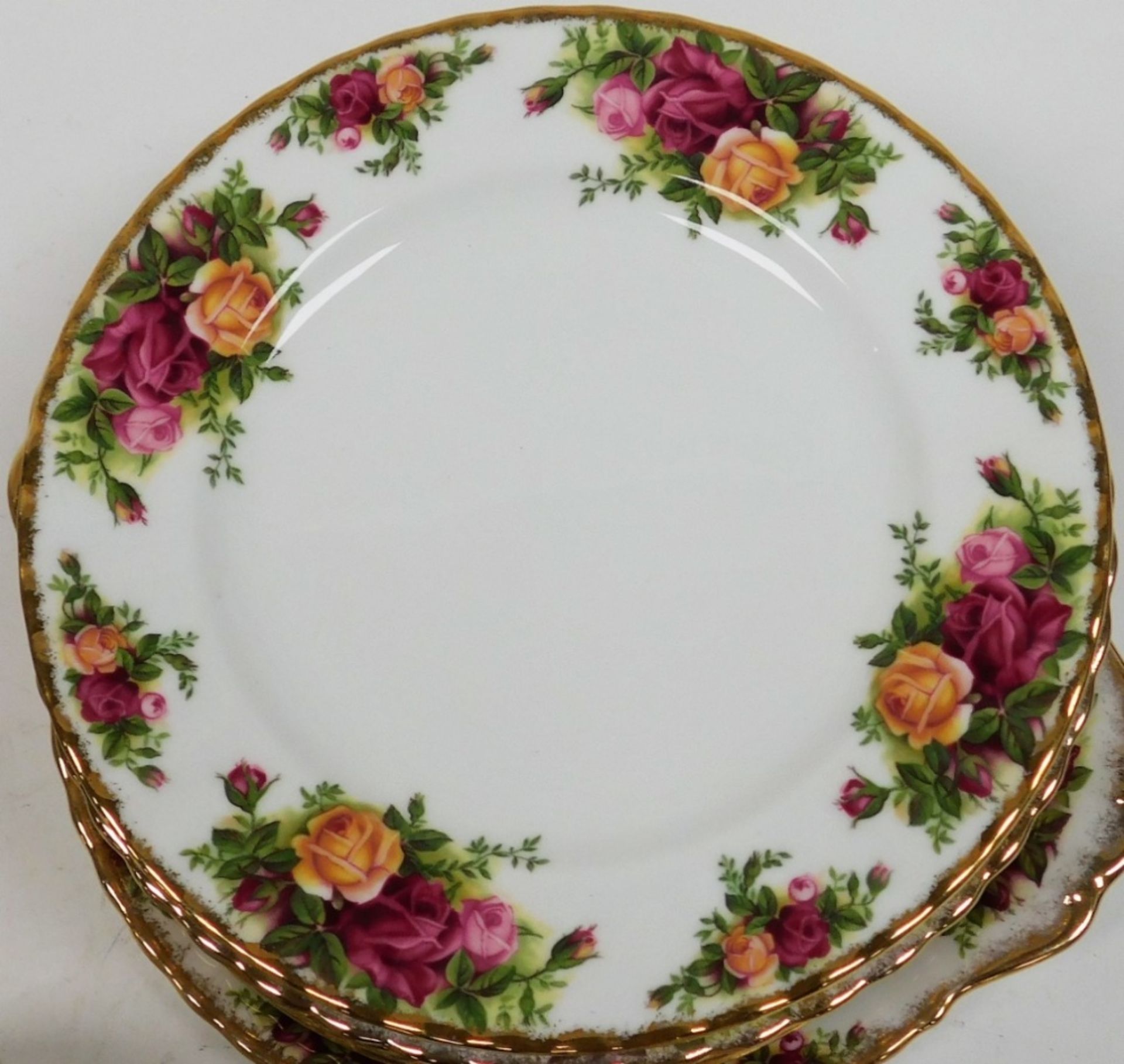 A group of Royal Albert Old Country Roses porcelain part tea and dinner wares, to include teacups an - Image 2 of 3