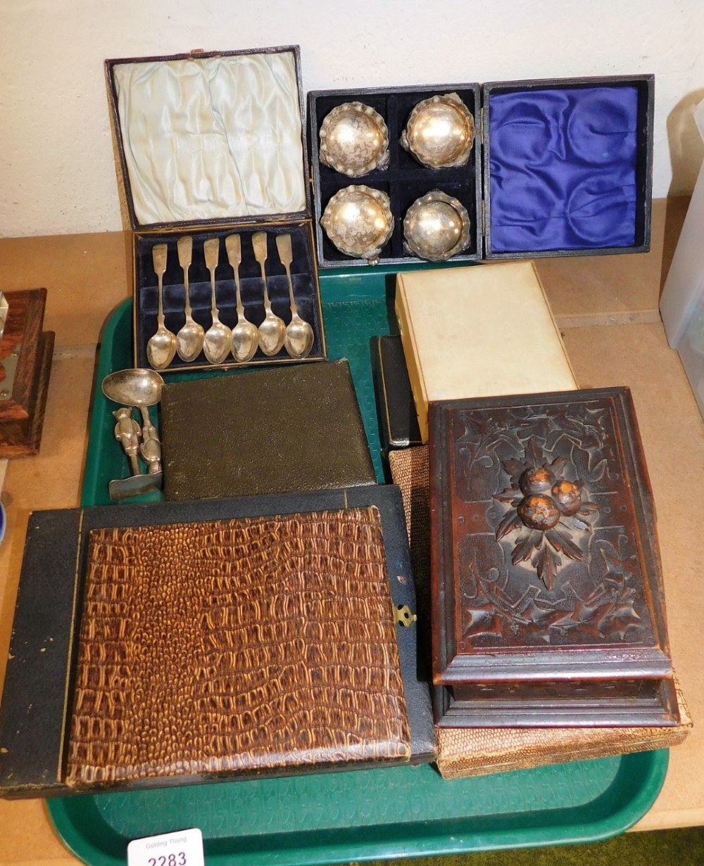 Various cased flatware, to include Fiddle pattern teaspoons, cake forks, etc., together with an oak