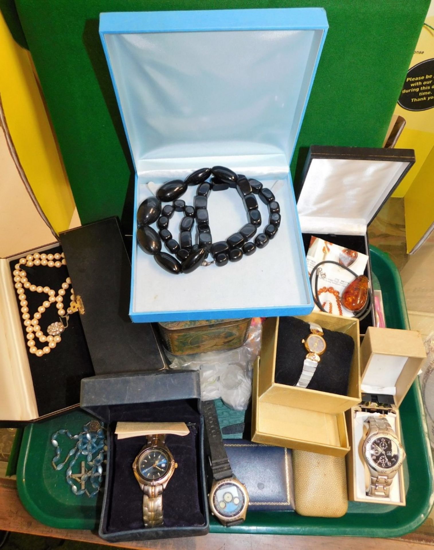 A quantity of lady's and gentleman's wristwatches, bracelets, necklaces, rosary, etc. (1 tray)