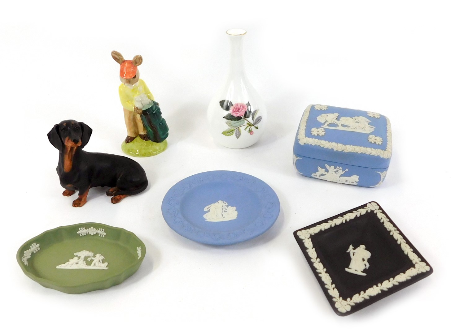 A group of ceramics, comprising a Wedgwood blue Jasperware trinket box and lid, pin dish, green Jasp