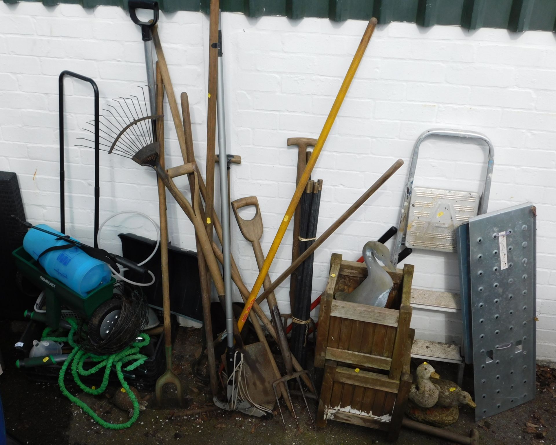 Various garden wares, comprising forks, hoes, edges, shovels, two wooden planters, step ladder, lawn