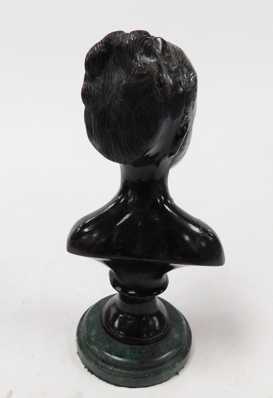 An early 20thC Continental bronze bust of a girl, raised on a green marble socle, 22cm high. - Bild 2 aus 3