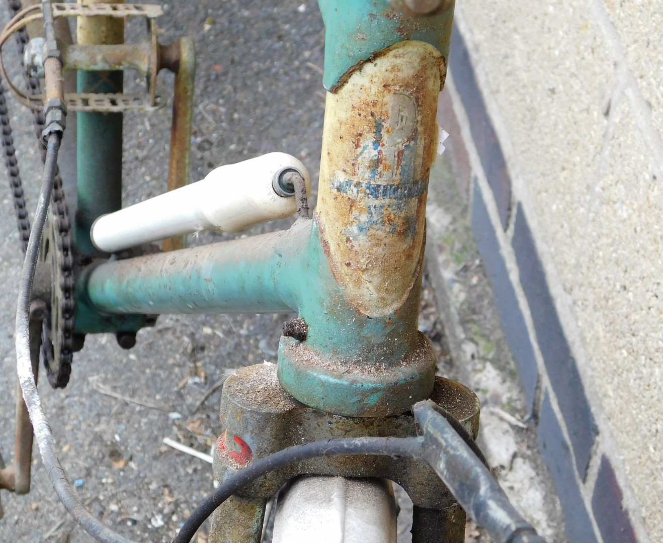 A vintage Reynolds tandem bicycle, in green trim, with leather seats and various canvas saddlebags. - Image 3 of 4