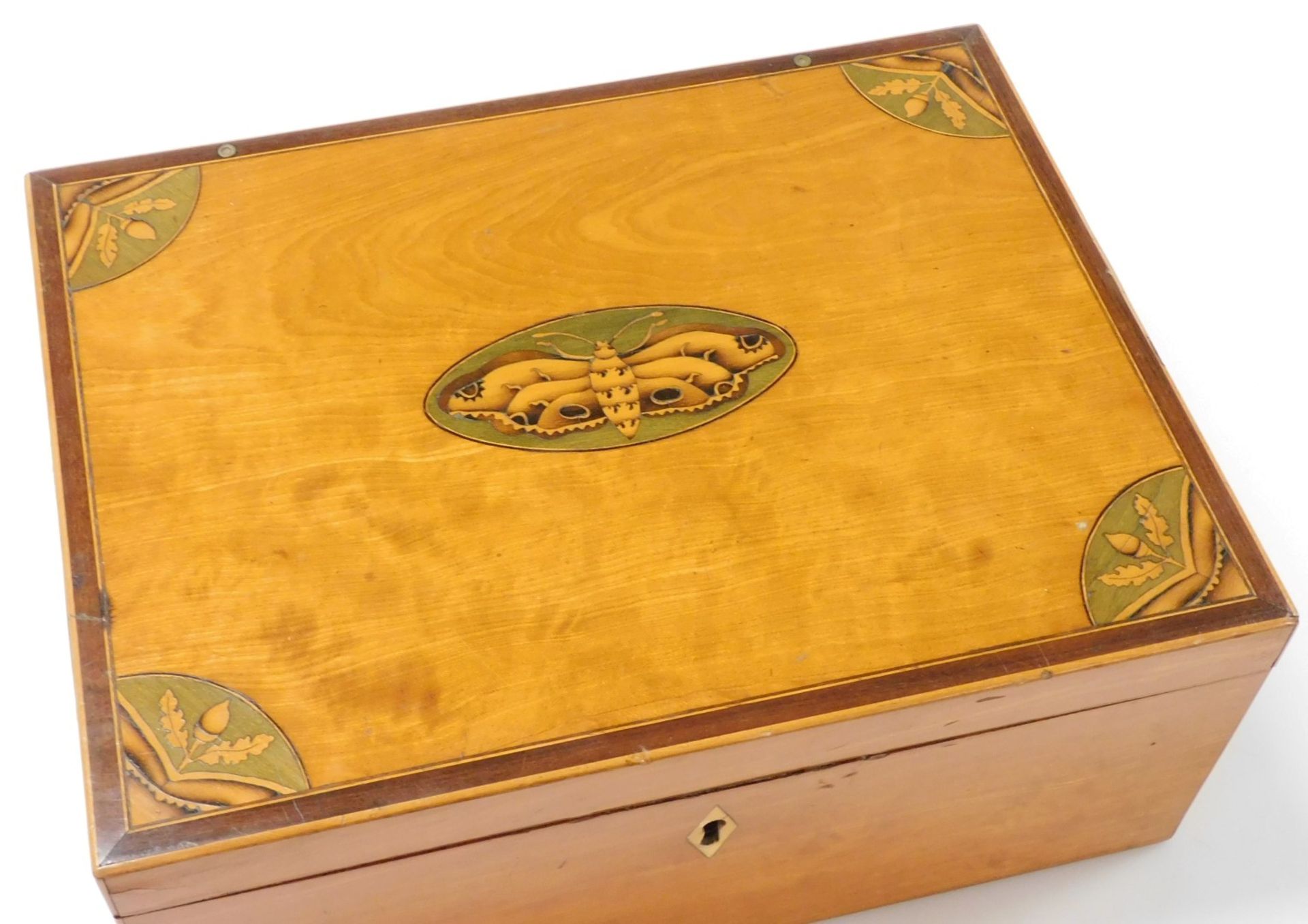 A George III inlaid satinwood writing slope, the top with mahogany banding and boxwood stringing, ce - Image 2 of 4