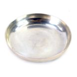 An Elizabeth II silver pin dish, of plain design, London 1981, 8cm diameter, 2.78oz.