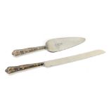 A silver Kings pattern handled cake presentation set, comprising cake slice and knife, in presentati