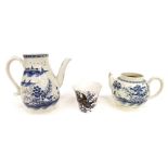 An 18thC Worcester porcelain coffee pot, a further 18thC blue and white porcelain Worcester teapot e