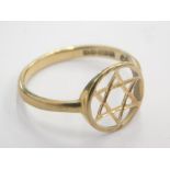 A 9ct gold dress ring, set with star of david in a circle, ring size H½, 1g.