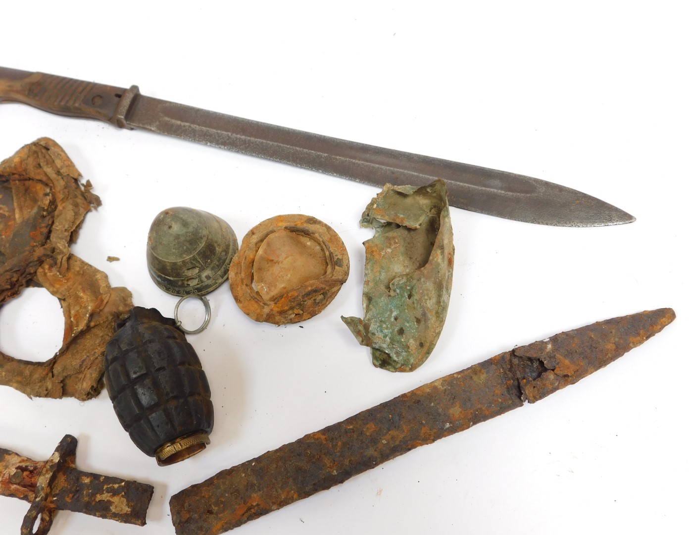 A First World War battlefield relics, to include German Butcher bayonet, and Mills grenade. - Image 3 of 4