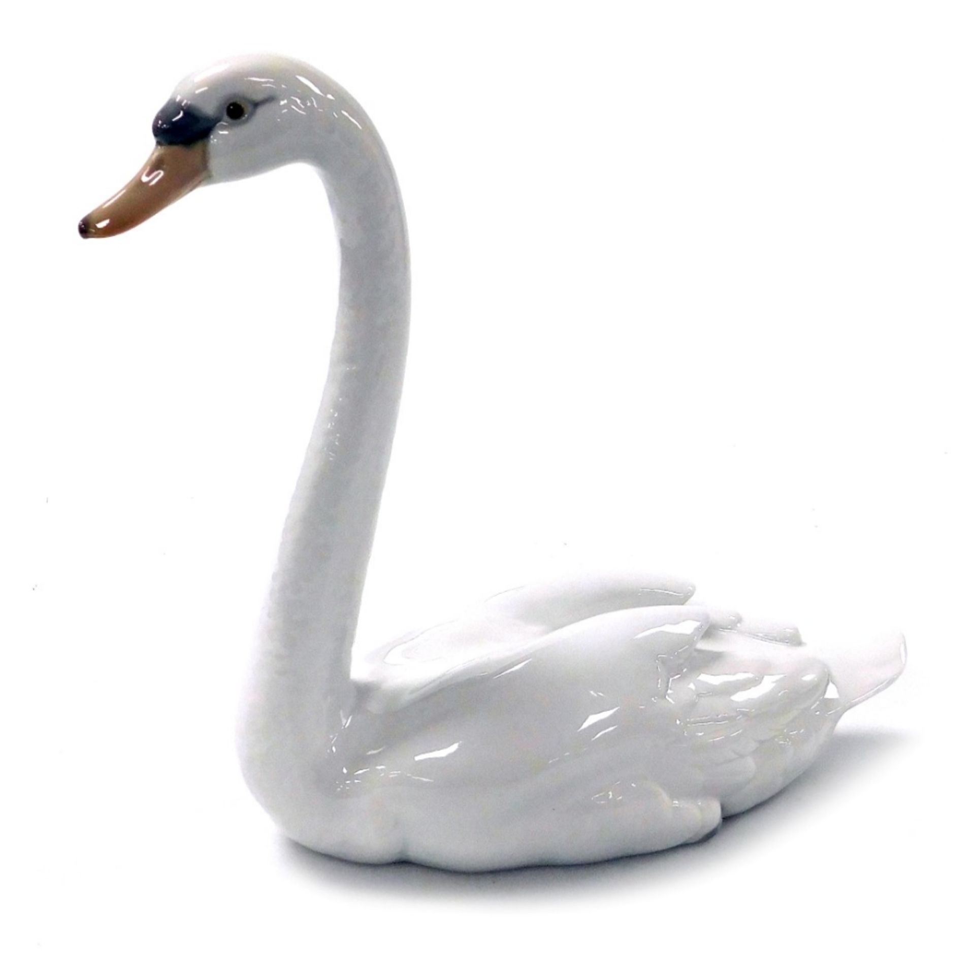 A Lladro porcelain figure of a swan, 21cm high.
