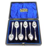 A cased set of six Elizabeth II silver teaspoons, each with fan design top, Sheffield 1980, in Dicki