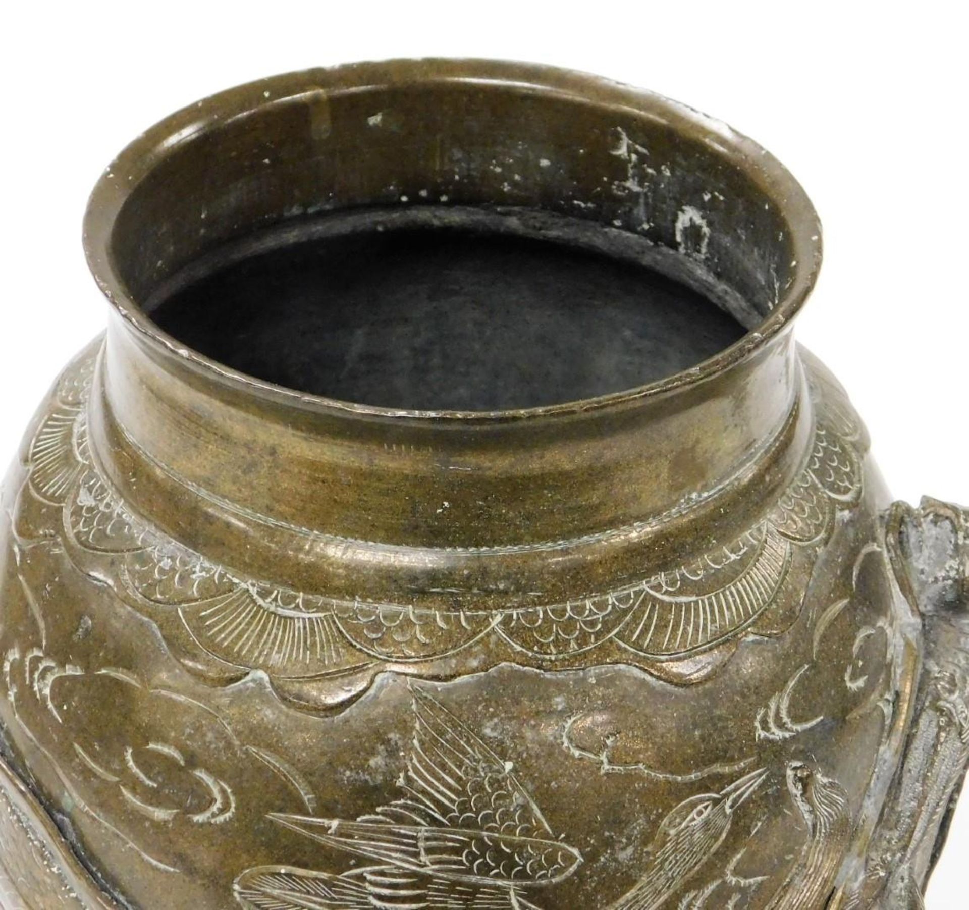 A Meiji period Japanese bronze vase, decorated in relief with a dragon and engraved with geese, 26cm - Image 5 of 6