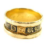 A Victorian black enamel decorated memorial ring, mark and memoriam message rubbed, 4.1g.