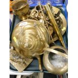 Various brassware, ornaments, kettle, large key, plate, etc. (1 tray)