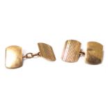 A pair of 9ct gold cufflinks, with one side engine turn detailed, with three chain link, 4.1g.