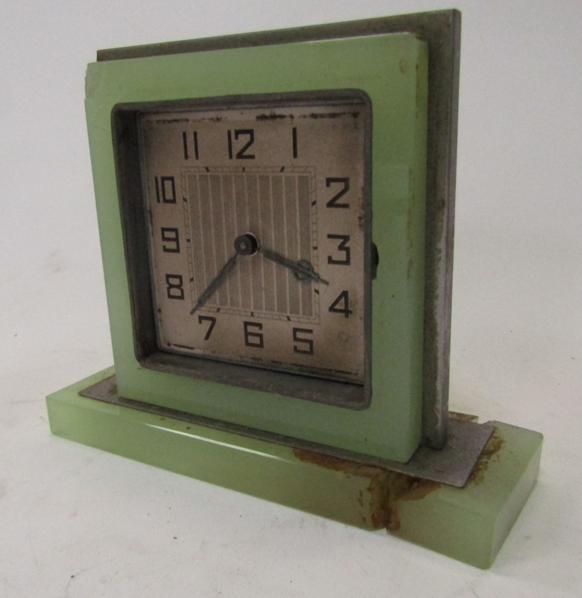 Three Art Deco style onyx mantel clocks, comprising a green onyx rectangular faces mantel clock, wit - Image 3 of 6