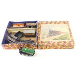 An early 20thC Hornby tinplate O gauge train set, with green locomotive, Pullman coach, 6cm high, va