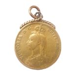 A Victorian gold £2 double sovereign, 1887, in rope twist mount, 4cm high, 17g all in.