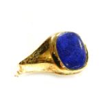A 9ct gold and lapis lazuli gentleman's signet ring, size Y½, 3.7g.