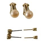A pair of 9ct gold clip on cultured pearl earrings, 2.6g all in, and four loose studs.