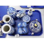 Blue and white porcelain, comprising a cow, miniature jar and cover, etc. (1 tray)