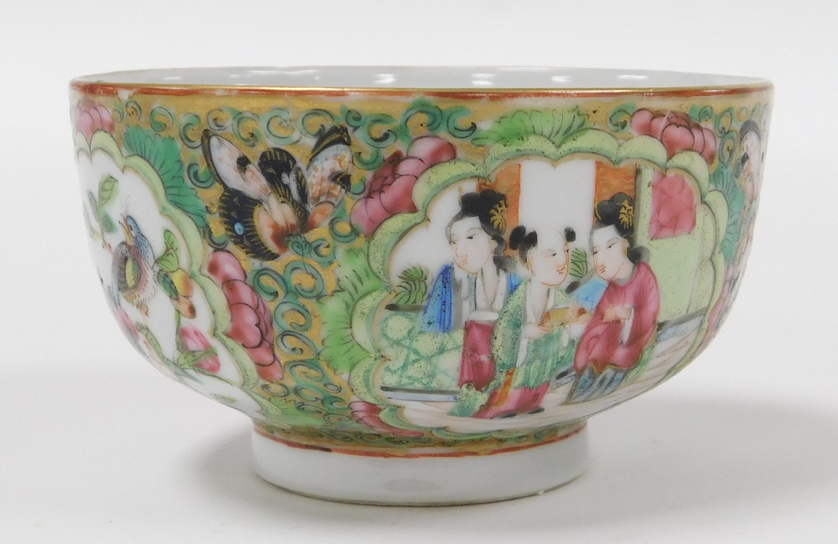A group of early 19thC Mandarin palette and famille rose tea wares, comprising a pair of breakfast c - Image 6 of 7