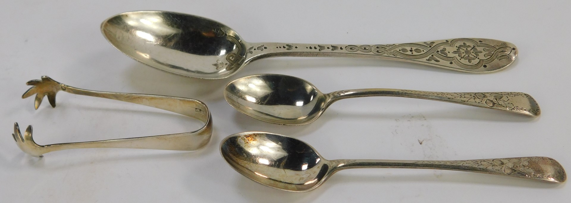 A Victorian silver spoon, with engraved decoration, reserve monogram engraved, London 1863, Edward V - Image 5 of 6