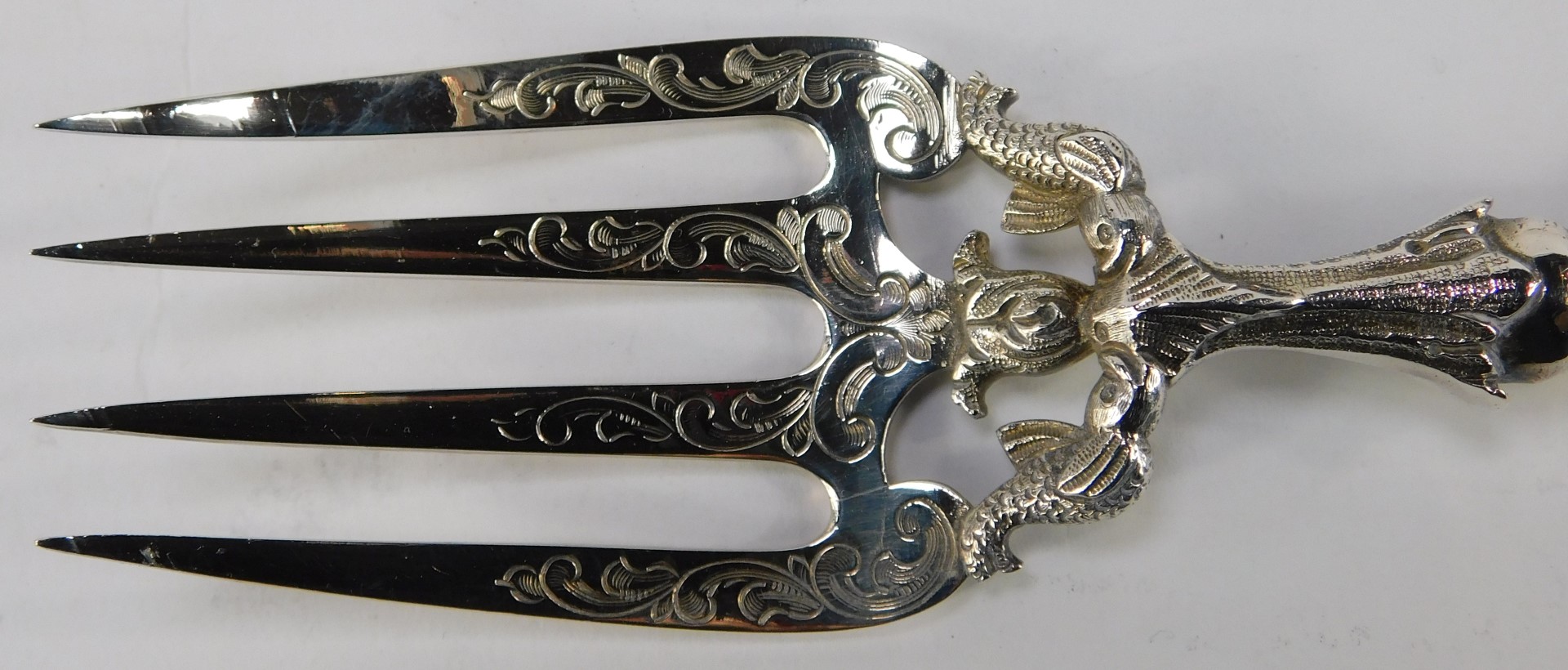 A Victorian silver spoon, with engraved decoration, reserve monogram engraved, London 1863, Edward V - Image 4 of 6