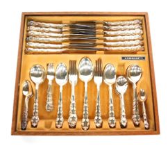 A Community Plate canteen of cutlery, six place settings, boxed.