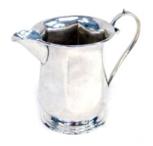 A George V silver milk jug, of plain design, Birmingham 1919, 5oz.