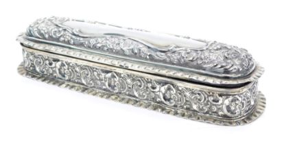 An Edward VII silver oblong dressing table box, with hinged lid, embossed decoration, 5oz, 20cm wide