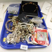 Assorted costume jewellery, faux pearl necklaces, paste stone set necklaces, etc. (1 tray)