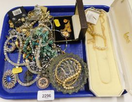 Costume jewellery and effects, beaded necklaces, brooches, pendant and earring sets, etc. (1 tray)