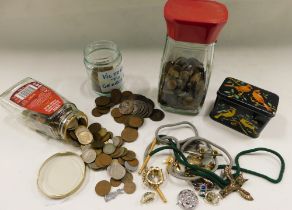 Assorted modern coinage, Victorian and George VI one penny pieces, small group of costume jewellery,