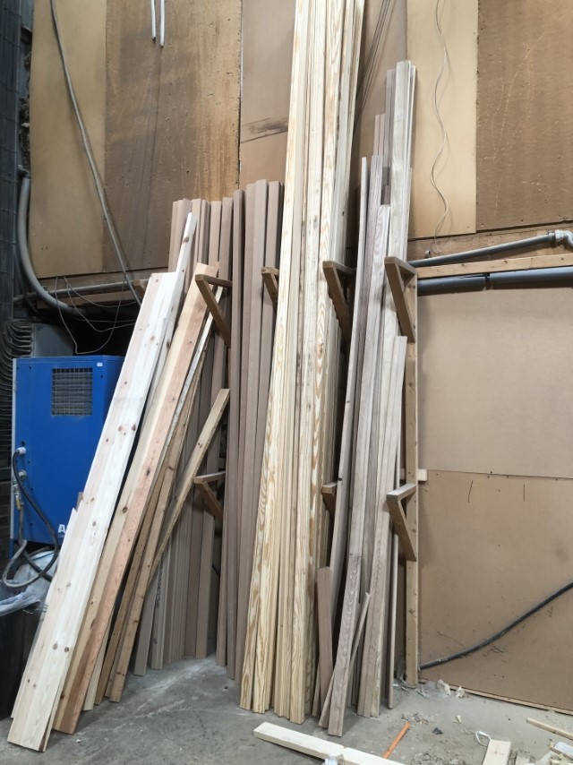 The entire residual timber contents of the main workshop, including full height posts, circa 150 new - Image 9 of 9