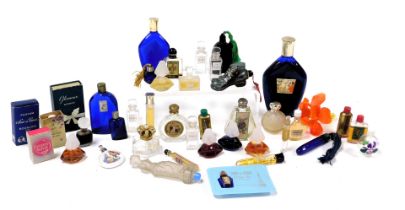 Vintage and collectable scent bottles, including Soir de Paris Bourjois eau de cologne and parfum, D