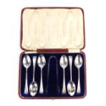 A set of six George V silver teaspoons, each handle with raised line decoration, Sheffield 1911, 3.0