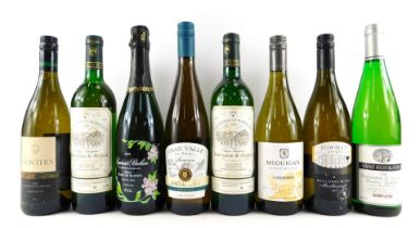 Eight bottles of white wine, to include Hunters Sauvignon Blanc 2005, McQuigan Chardonnay 2017, Sauv