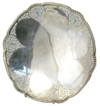 A George V silver cake stand, retailed by Finnigans of Manchester, with central petal head decoratio